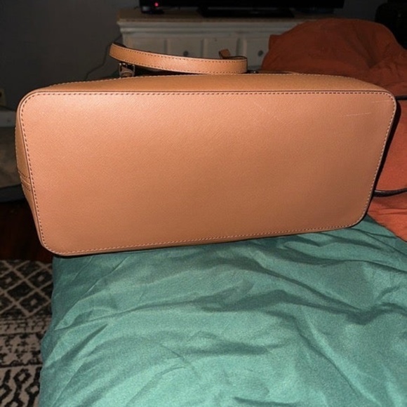 Micheal kors tote purse - Picture 2 of 3